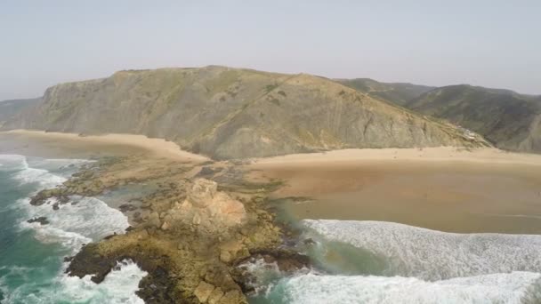 Aerial footage of Atlantic ocean, Algarve Castelejo beach, Portugal — Stock Video