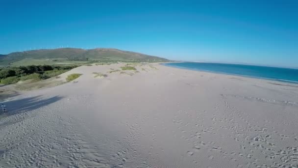 Vista aérea desde la zona de Tarifa en Cádiz — Vídeo de stock