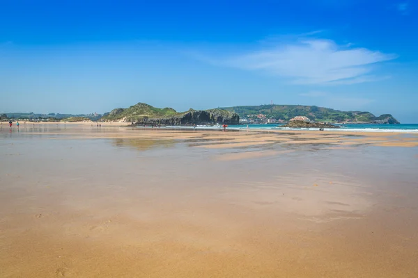 Playa Cuarezo en Noja. Santander. Cantabria. España. Europa . —  Fotos de Stock