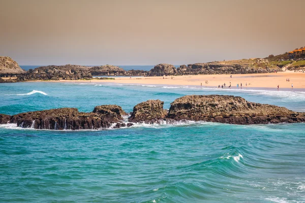 Stranden av helgueras, noja, Kantabrien, Spanien — Stockfoto