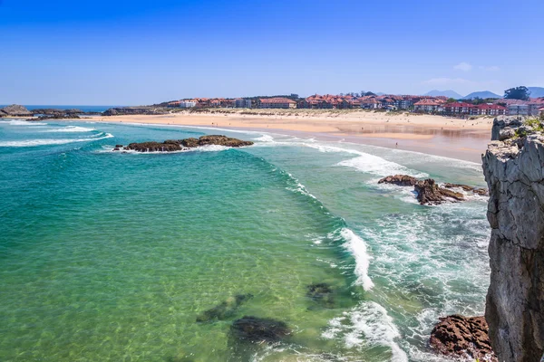 Pláž helgueras, noja, Kantábrie, Španělsko — Stock fotografie