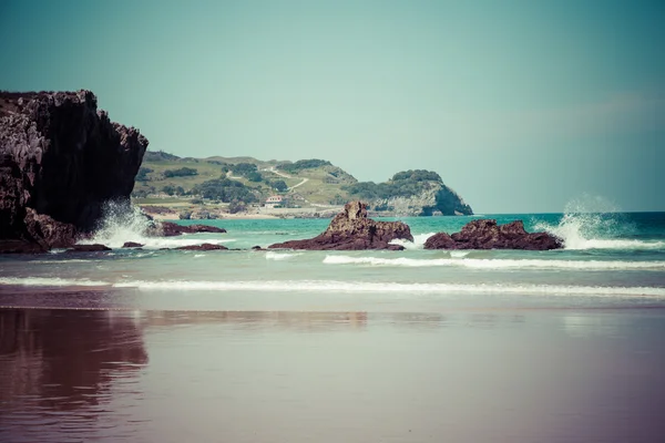 Praia de Helgueras, Noja, Cantabria, Espanha — Fotografia de Stock