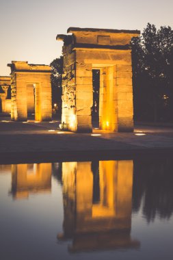 Geceleri de Madrid (İspanya Debod Tapınağı)