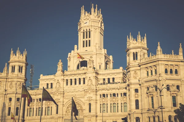 O Palácio Cibeles é o mais proeminente dos edifícios do Pla — Fotografia de Stock