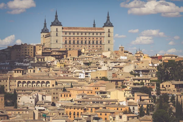 Toledo, España Paisaje urbano del casco antiguo del Alcázar . — Foto de Stock