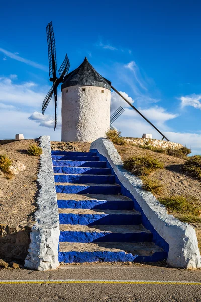 톨레도, Cas의 일몰, 지방에서 콘에 유명한 풍차 — 스톡 사진