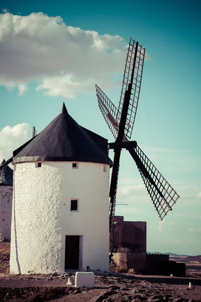 Famous windmills in Consuegra at sunset, province of Toledo, Cas — Stock Photo, Image