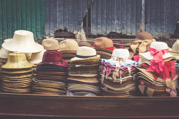 Damnoen Saduak drijvende markt in Ratchaburi in de buurt van Bangkok, Thail — Stockfoto