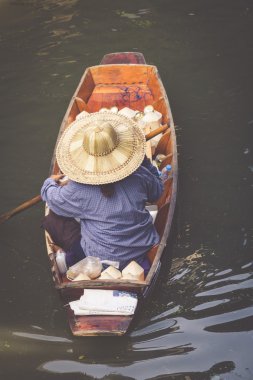 damnoen saduak bangkok yakınındaki geleneksel yüzen Pazar