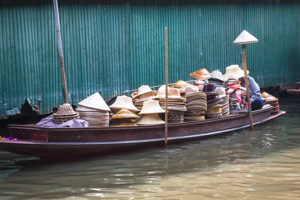 Damnoen Saduak schwimmender Markt in der Nähe von Bangkok in Thailand — Stockfoto