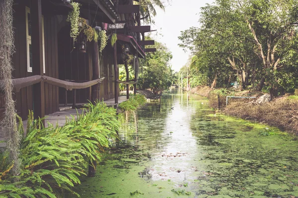 Wooden houses along the canals river, Thailand — Stock Photo, Image