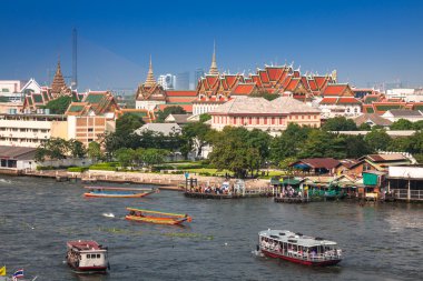 Bangkok-Aralık 13,2013: Wat Arun ve C tapınakları manzaraya