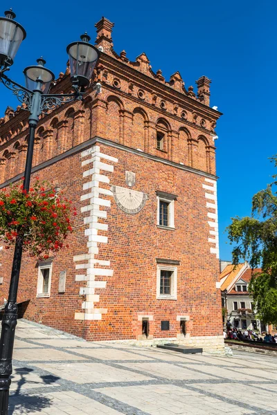 In stile gotico Municipio con mansarda rinascimentale nel centro storico in — Foto Stock