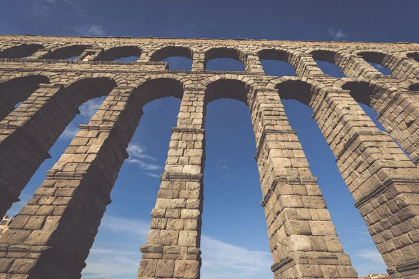 El famoso acueducto antiguo en Segovia, Castilla y León, España —  Fotos de Stock