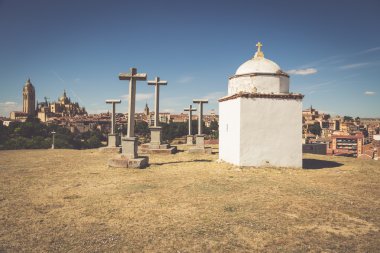 Segovia, İspanya. Panoramik manzaralı tarihi Segovia şehir s