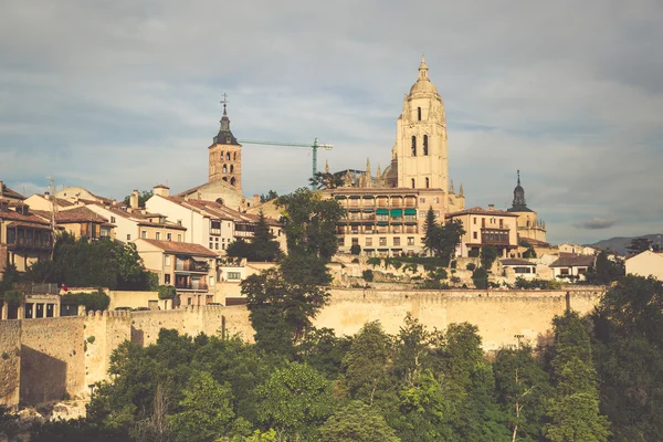 Segovia, Spanje. Panoramisch uitzicht op de historische stad Segovia s — Stockfoto