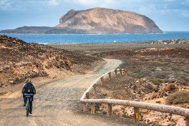 La Graciosa - Las Conchas sahil yolu üzerinde