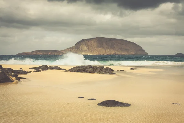 A view of Playa de Las Conchas, a beautiful beach on La Graciosa — Stock Photo, Image