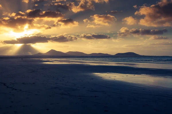 Küste von famara Strand, lanzarote Insel, Kanarische Inseln, Spanien — Stockfoto