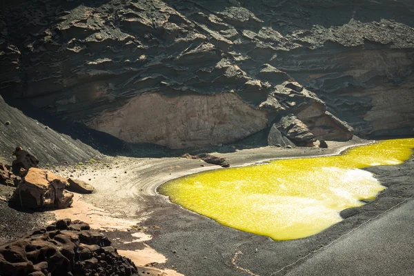 Green Lagoon at El Golfo, Lanzarote, Canary Islands, Spain. — Stock Photo, Image