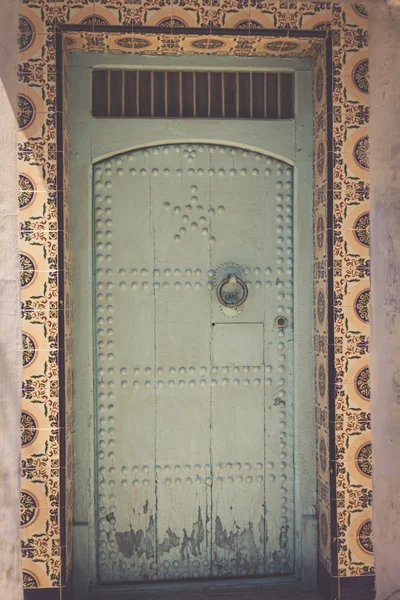 Tradiční marocké dveře detail v chefchaouen, Afrika, Maroko, — Stock fotografie