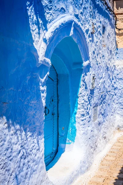 Traditional moroccan door detail in Chefchaouen, Morocco, Africa — Stock Photo, Image