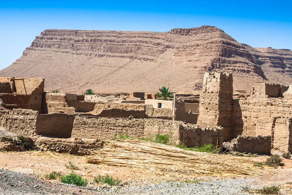 在沙漠的摩洛哥柏柏尔村庄 — 图库照片