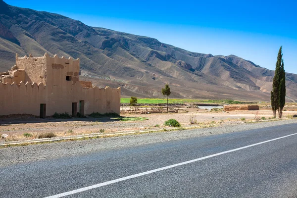 Desert road in Morocco — Stock Photo, Image