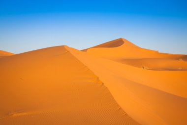 Sahra Çölü 'ndeki kum tepeleri, Merzouga, Fas