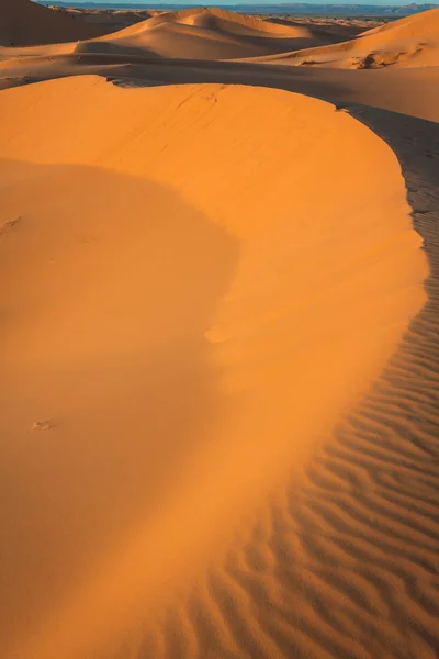 Dunas de arena en el desierto del Sahara, Merzouga, Marruecos — Foto de Stock