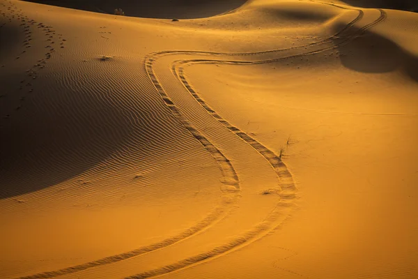 Dune del deserto a Erg Chebbi vicino a Merzouga in Marocco . — Foto Stock