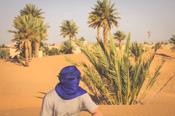 A desert explorar covered with turban — Stock Photo, Image