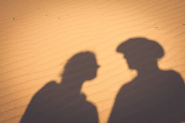 Photographer taking picture of a sand dunes — Stock Photo, Image