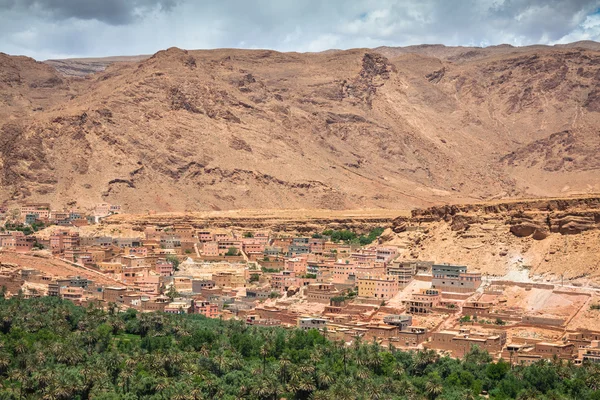 町、タンギール、モロッコのオアシス — ストック写真