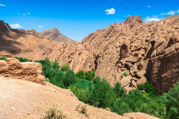 Rode rots kalksteen vingers in, Marokko Dades Gorgem — Stockfoto