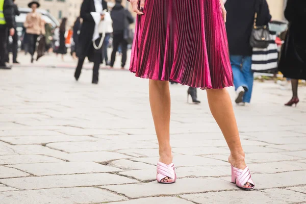 Detail of shoes outside Gucci fashion show building for Milan Wo — Stock Photo, Image