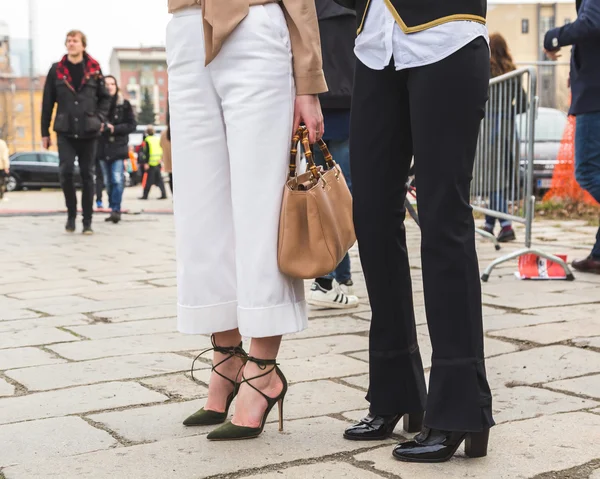 Detalhe de sapatos fora Gucci construção de desfile de moda para Milão Wo — Fotografia de Stock