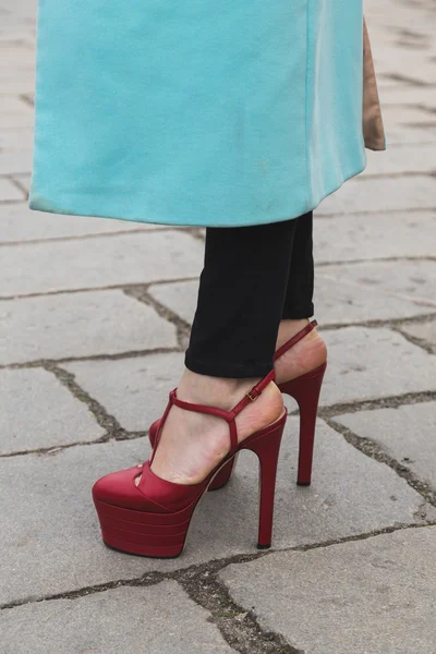 구찌 패션쇼 밀라노 Wo 건물 밖에 서 신발의 세부 사항 — 스톡 사진