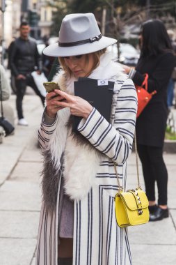 Milan Kadın Moda için Anteprima defile dışında Insanlar 