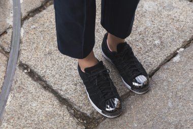 Milano Kadınlar için Anteprima defile dışında ayakkabı detay