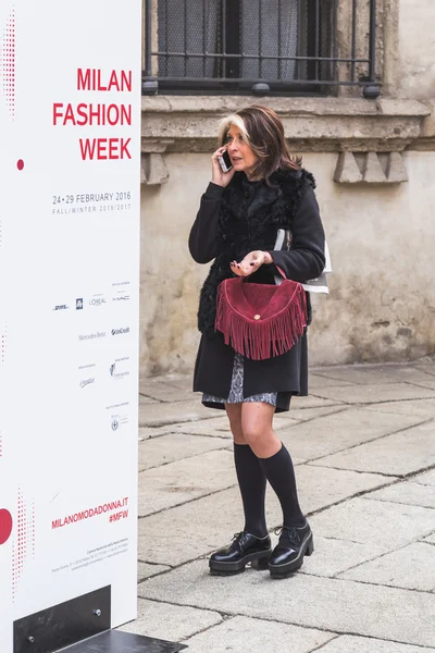 Mensen buiten Anteprima fashion show voor Milan Women's Fashion — Stockfoto