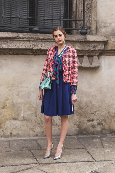 People outside Anteprima fashion show for Milan Women's Fashion — Stock Photo, Image