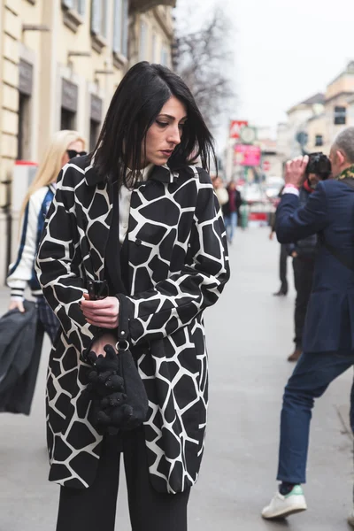 Milano Kadın Moda Haftası sonbahar / kış 16/17 de İnsanlar — Stok fotoğraf