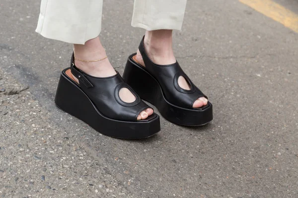 Detalle de zapatos fuera del desfile de moda Sportmax durante Milán Mujeres — Foto de Stock