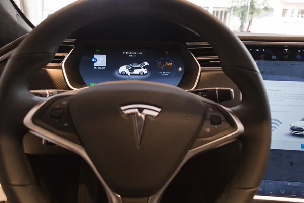 Detail des Tesla Model s Auto in Mailand, Italien — Stockfoto