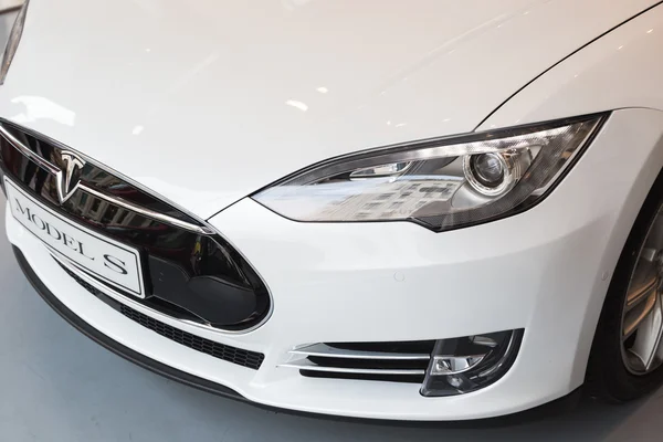 Ayrıntı Tesla Model S Araba, Milano, İtalya — Stok fotoğraf