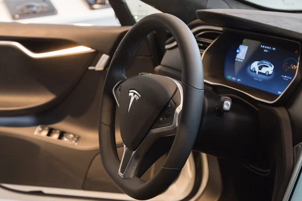 Λεπτομέρεια του Tesla S μοντέλο αυτοκινήτου στο Μιλάνο — Φωτογραφία Αρχείου