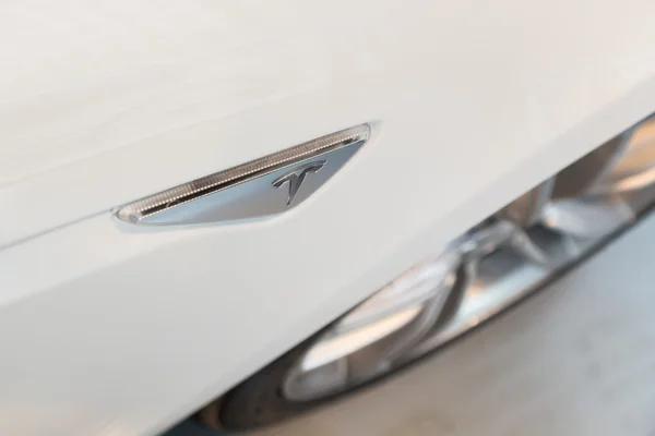 Detail vozu Tesla Model S v Miláně, Itálie — Stock fotografie