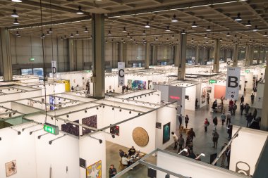 Üstten Görünüm kişi ve kabinleri Miart 2016, Milano, İtalya