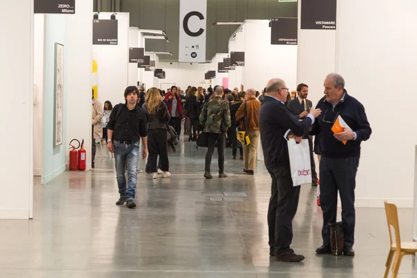 People visiting MiArt 2016 in Milan, Italy — Stock Photo, Image